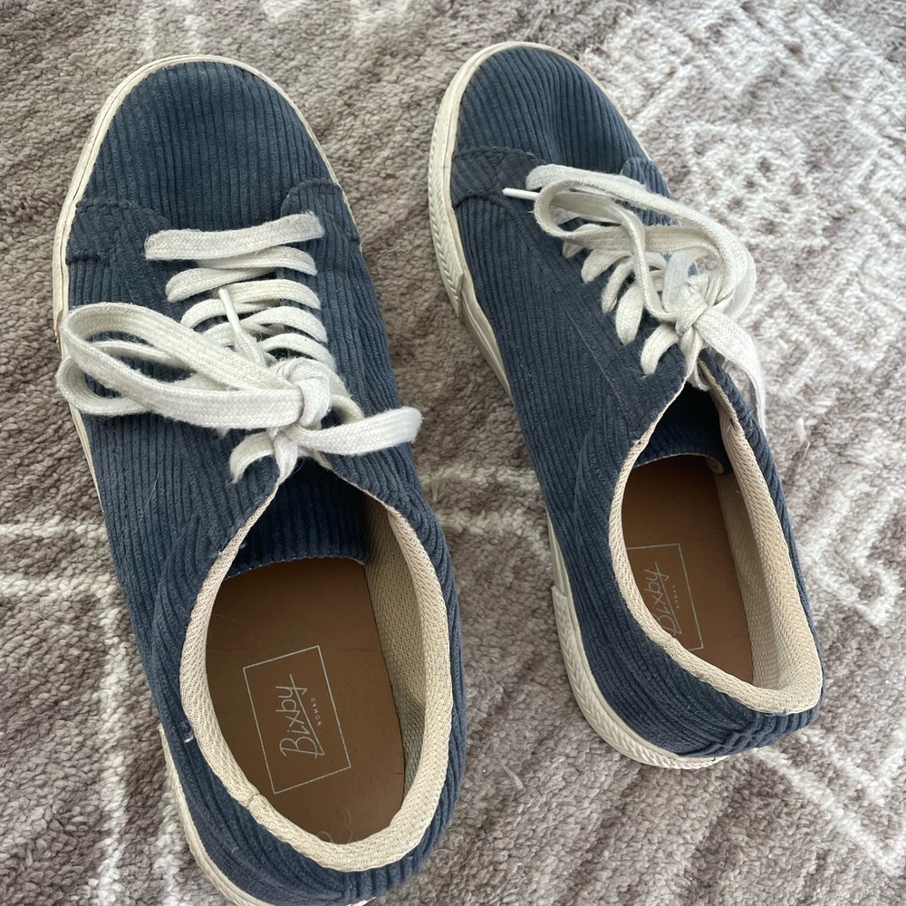 Men’s blue corduroy shoes. Size 10.